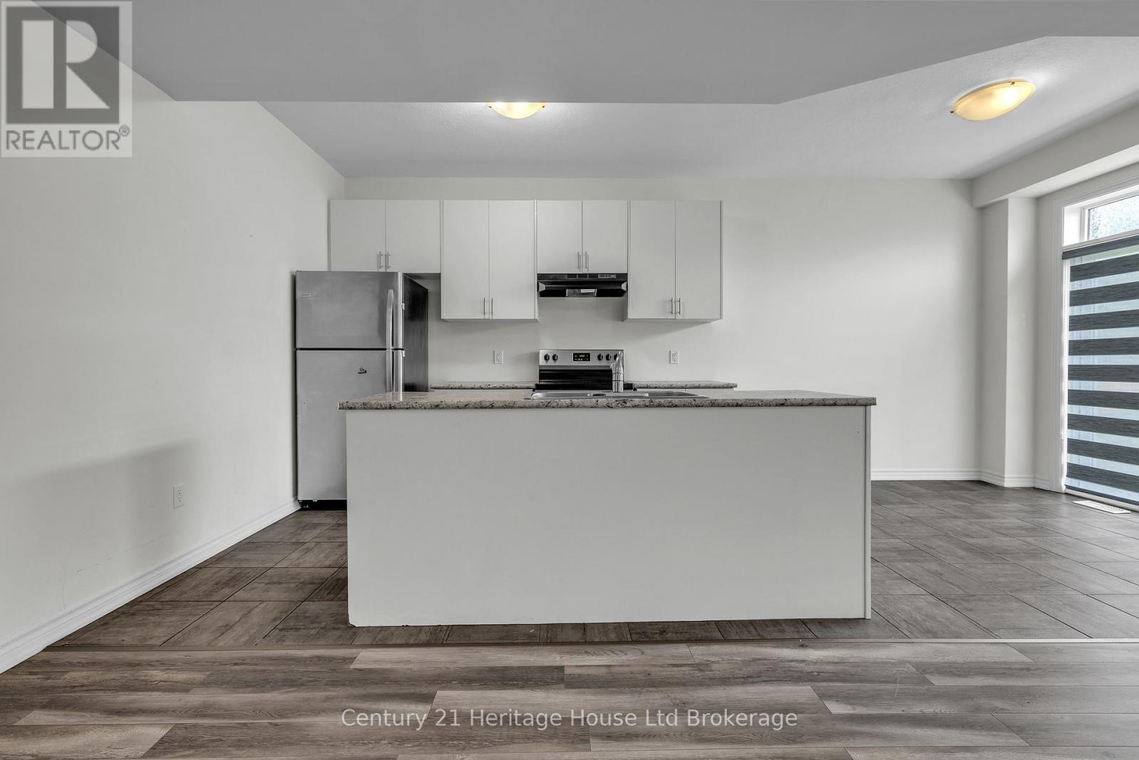 194 Links Crescent, Woodstock, Ontario  N4T 0L9 - Photo 4 - X13430346