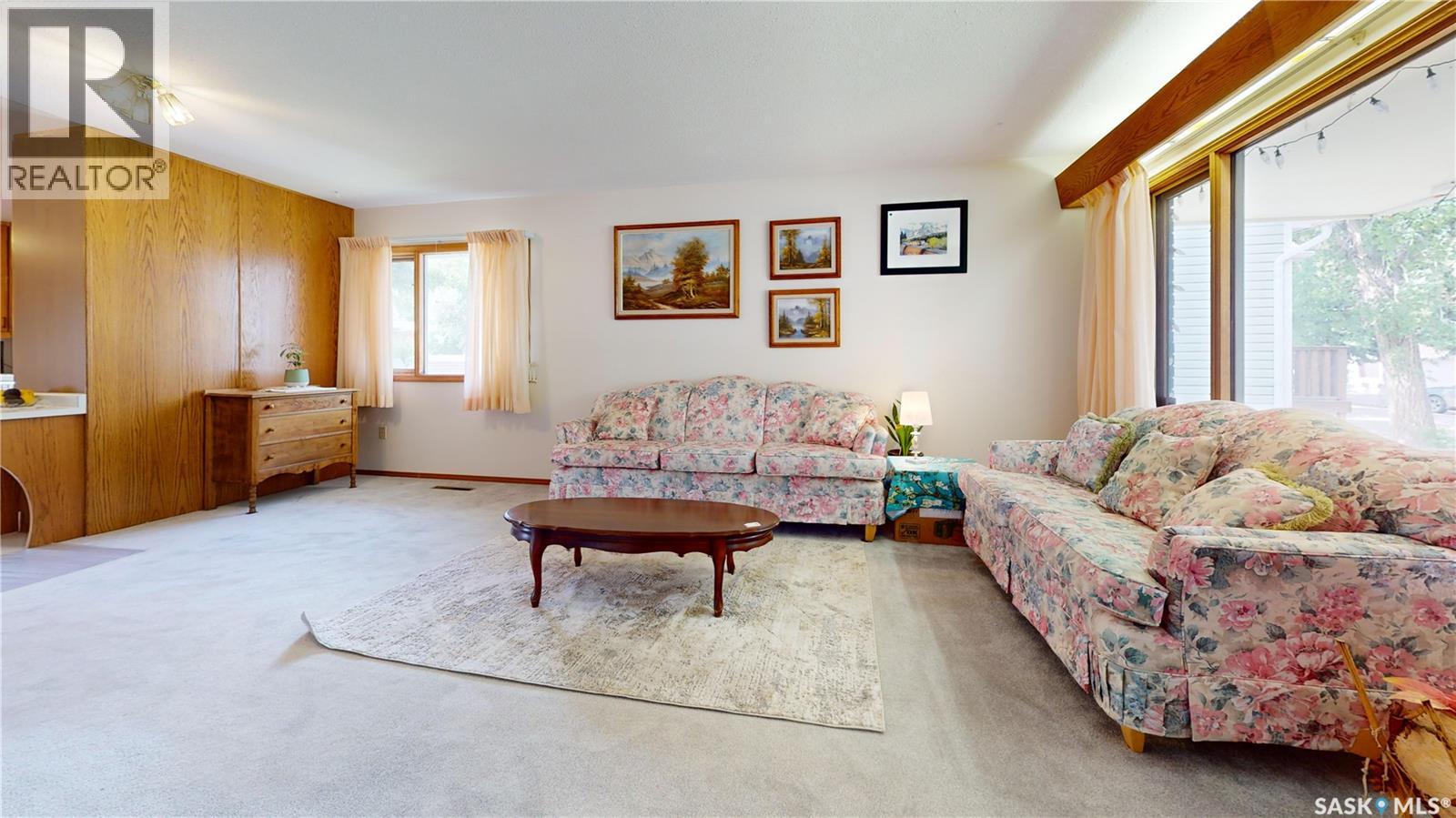 210 Cypress Street, Maple Creek, Saskatchewan  S0N 1N0 - Photo 4 - SK038820