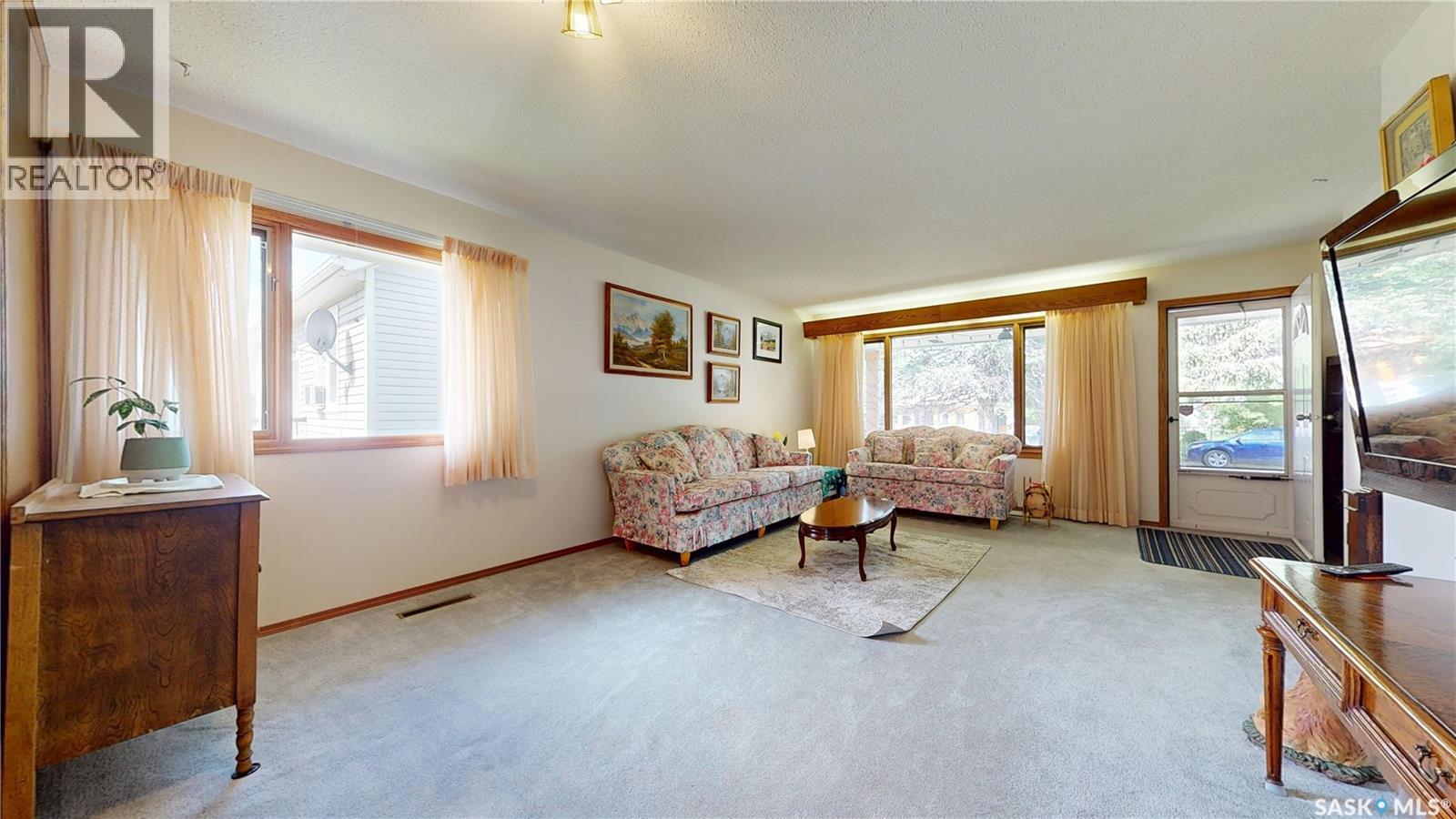 210 Cypress Street, Maple Creek, Saskatchewan  S0N 1N0 - Photo 9 - SK038820