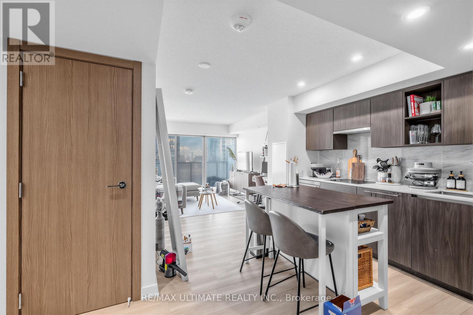 2308 - 17 Bathurst Street, Toronto, Ontario  M5V 0N1 - Photo 2 - C13430360
