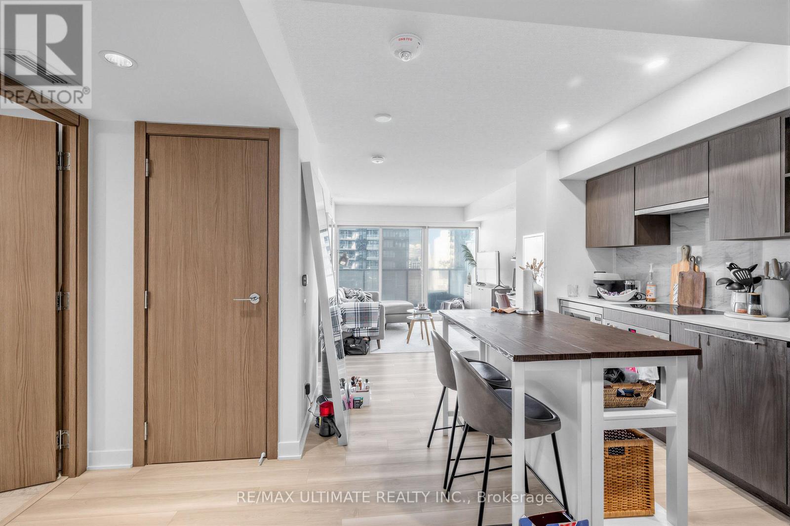 2308 - 17 Bathurst Street, Toronto, Ontario  M5V 0N1 - Photo 3 - C13430360