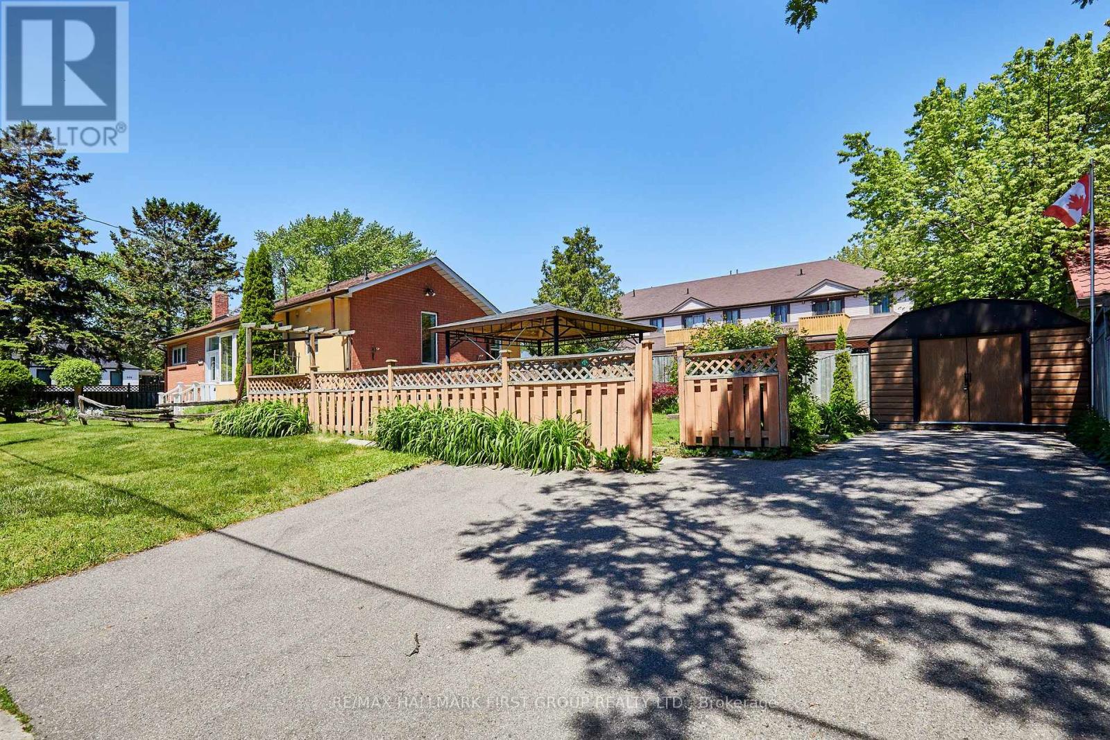 669 Marksbury Road, Pickering, Ontario  L1W 2T3 - Photo 3 - E13430402