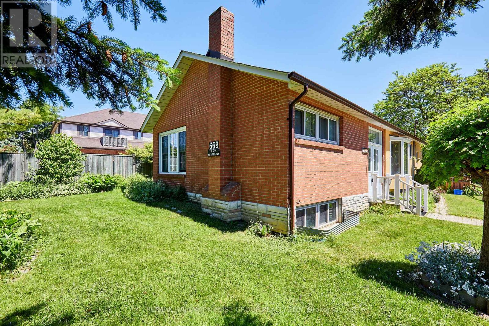 669 Marksbury Road, Pickering, Ontario  L1W 2T3 - Photo 39 - E13430402