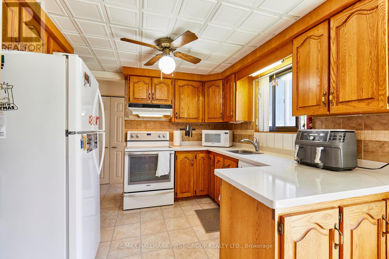669 Marksbury Road, Pickering, Ontario  L1W 2T3 - Photo 9 - E13430402