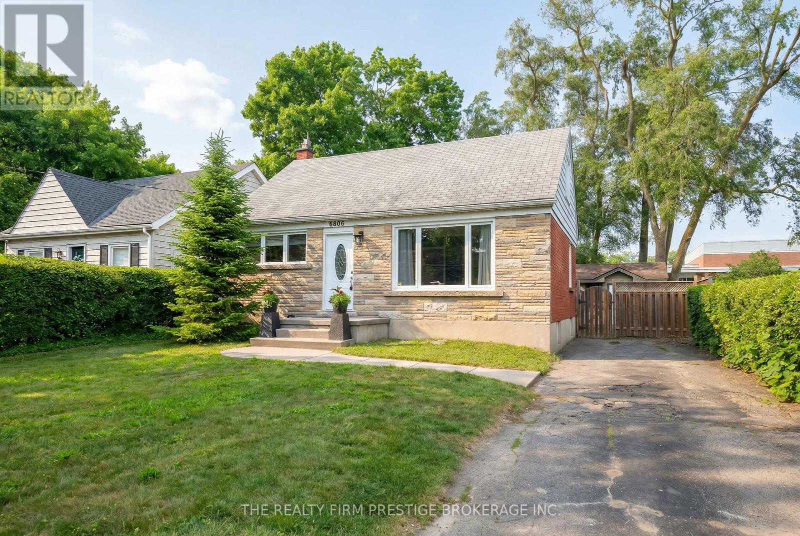 6806 James Street, London South, Ontario  N6P 1A4 - Photo 1 - X13430618