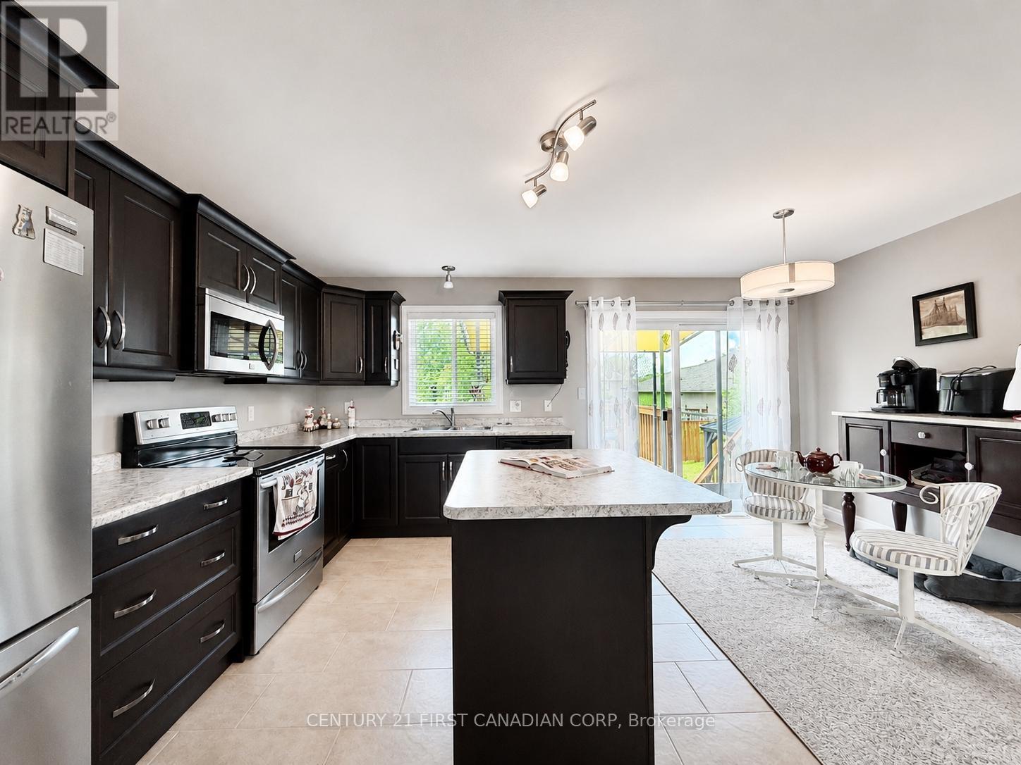 287 Evergreen Trail, Petrolia, Ontario  N0N 1R0 - Photo 13 - X13430788
