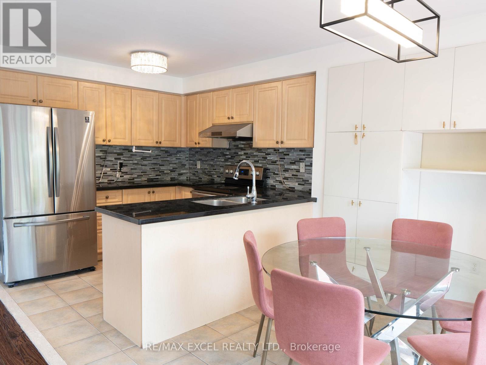 118 Redkey Drive, Markham, Ontario  L3S 4R6 - Photo 8 - N13430362