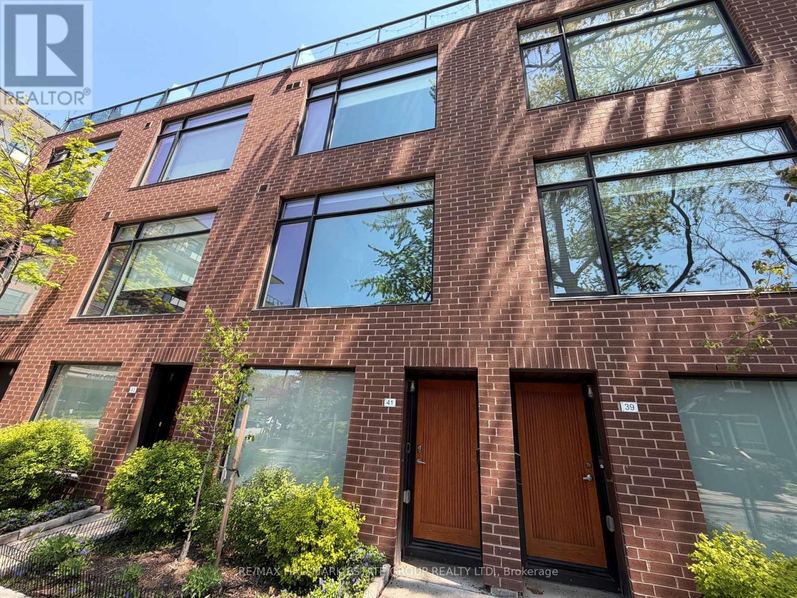 3 - 41 Verral Avenue, Toronto, Ontario  M4M 2R3 - Photo 3 - E13425282
