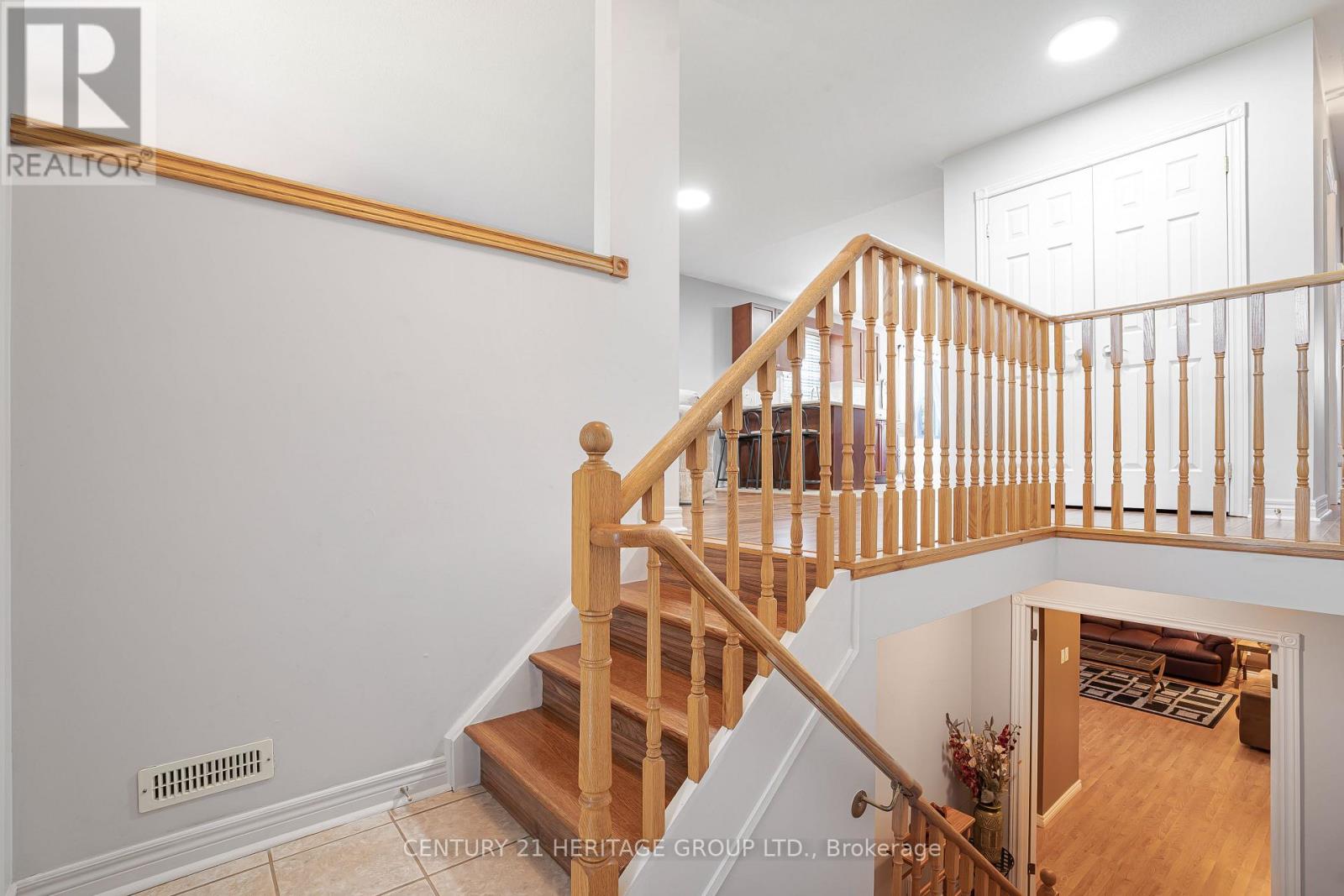 77 Hodgson Drive, Barrie, Ontario  L4N 7Z2 - Photo 5 - S13430426