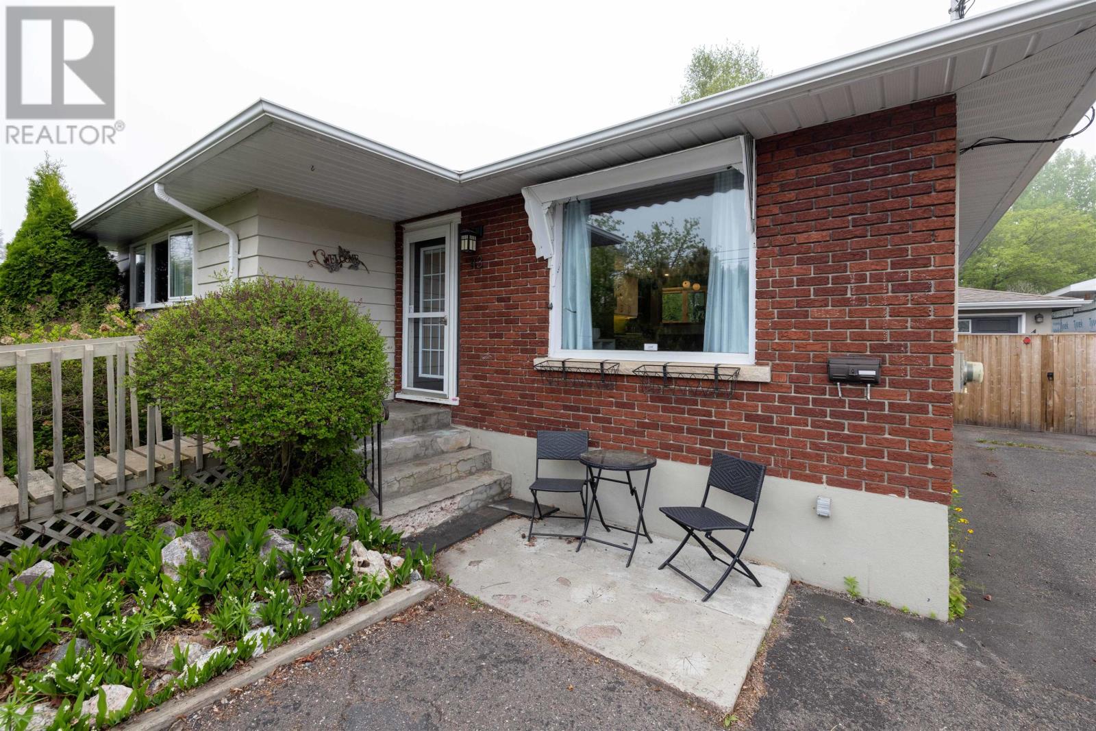 43 Strathcona Ave, Thunder Bay, Ontario  P7A 1R8 - Photo 1 - TB2601457