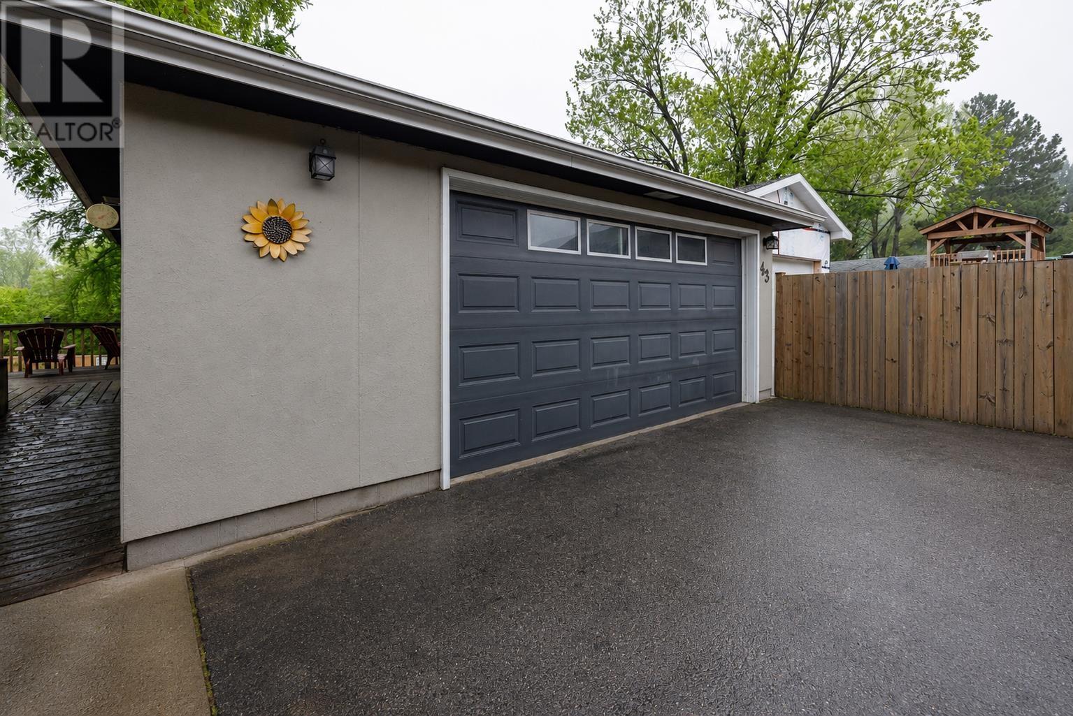 43 Strathcona Ave, Thunder Bay, Ontario  P7A 1R8 - Photo 2 - TB2601457