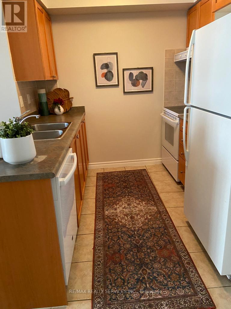 718 - 3880 Duke Of York Boulevard, Mississauga, Ontario  L5B 4M7 - Photo 5 - W13430308