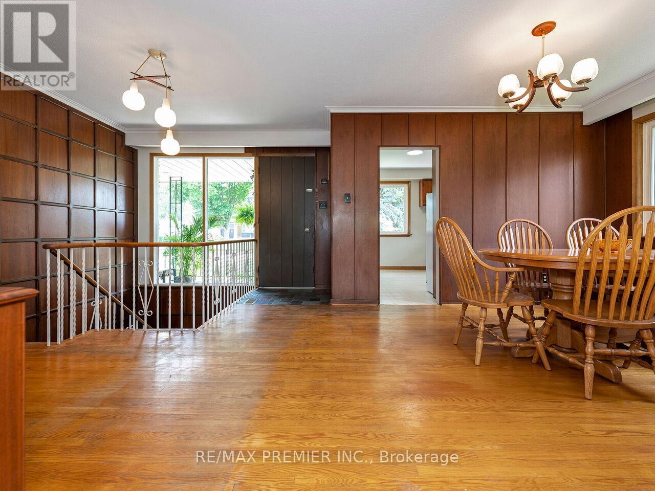 41 Florida Crescent, Toronto, Ontario  M9M 1P4 - Photo 10 - W13430318