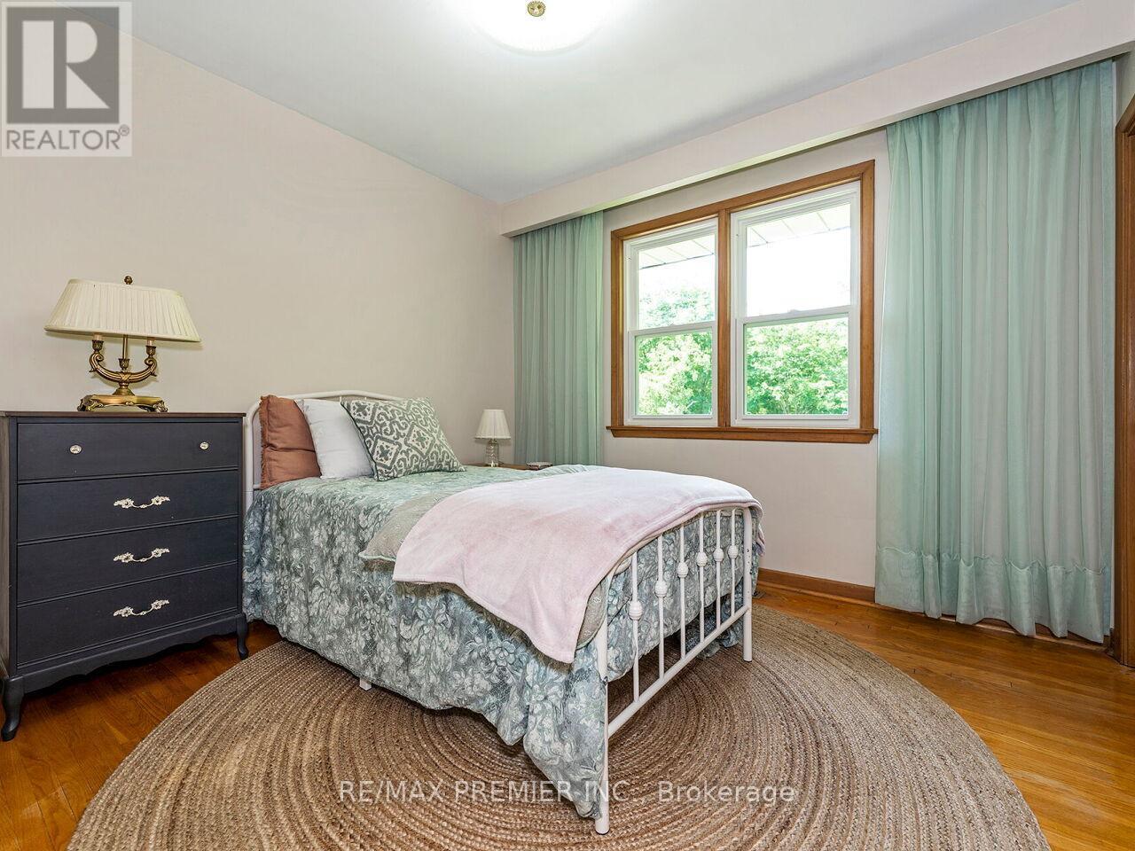 41 Florida Crescent, Toronto, Ontario  M9M 1P4 - Photo 13 - W13430318