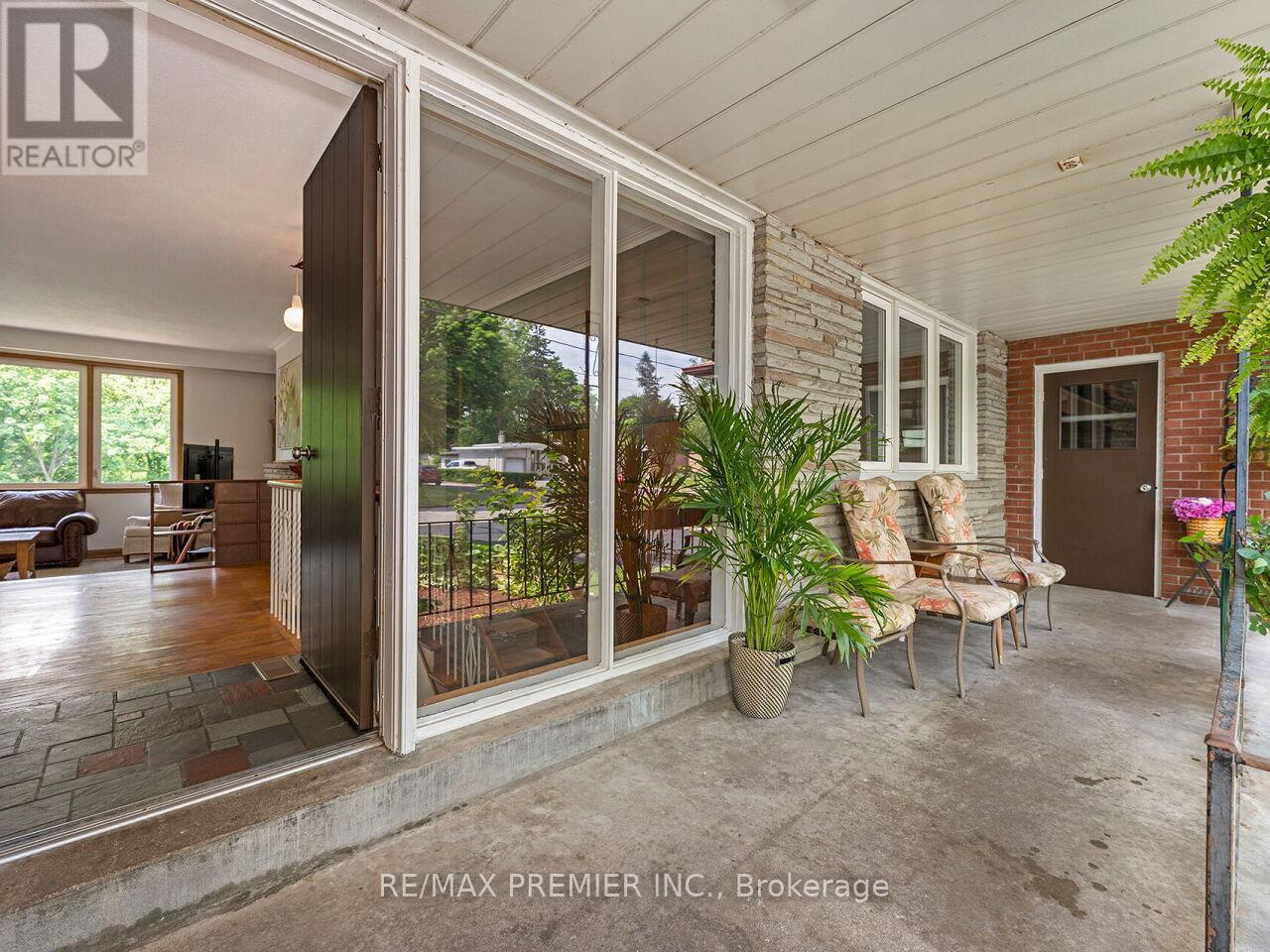 41 Florida Crescent, Toronto, Ontario  M9M 1P4 - Photo 3 - W13430318