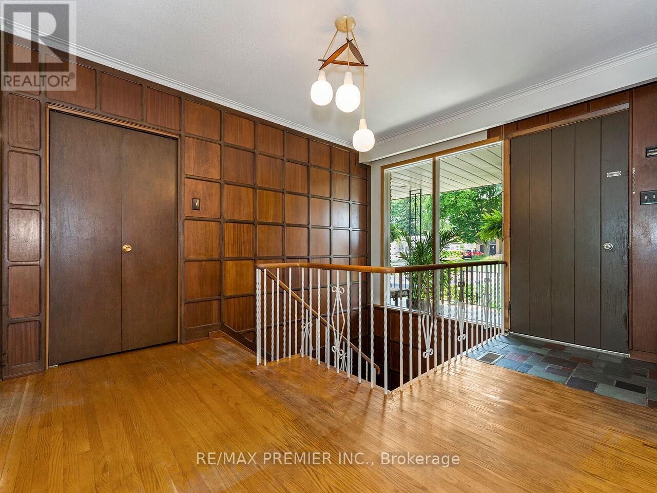 41 Florida Crescent, Toronto, Ontario  M9M 1P4 - Photo 4 - W13430318