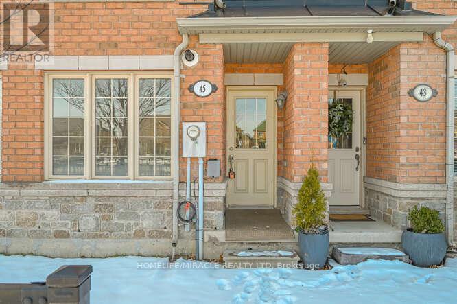 45 Peach Drive, Brampton, Ontario  L6R 0W6 - Photo 2 - W13430376
