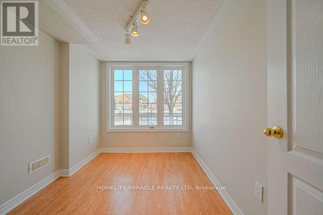 45 Peach Drive, Brampton, Ontario  L6R 0W6 - Photo 7 - W13430376