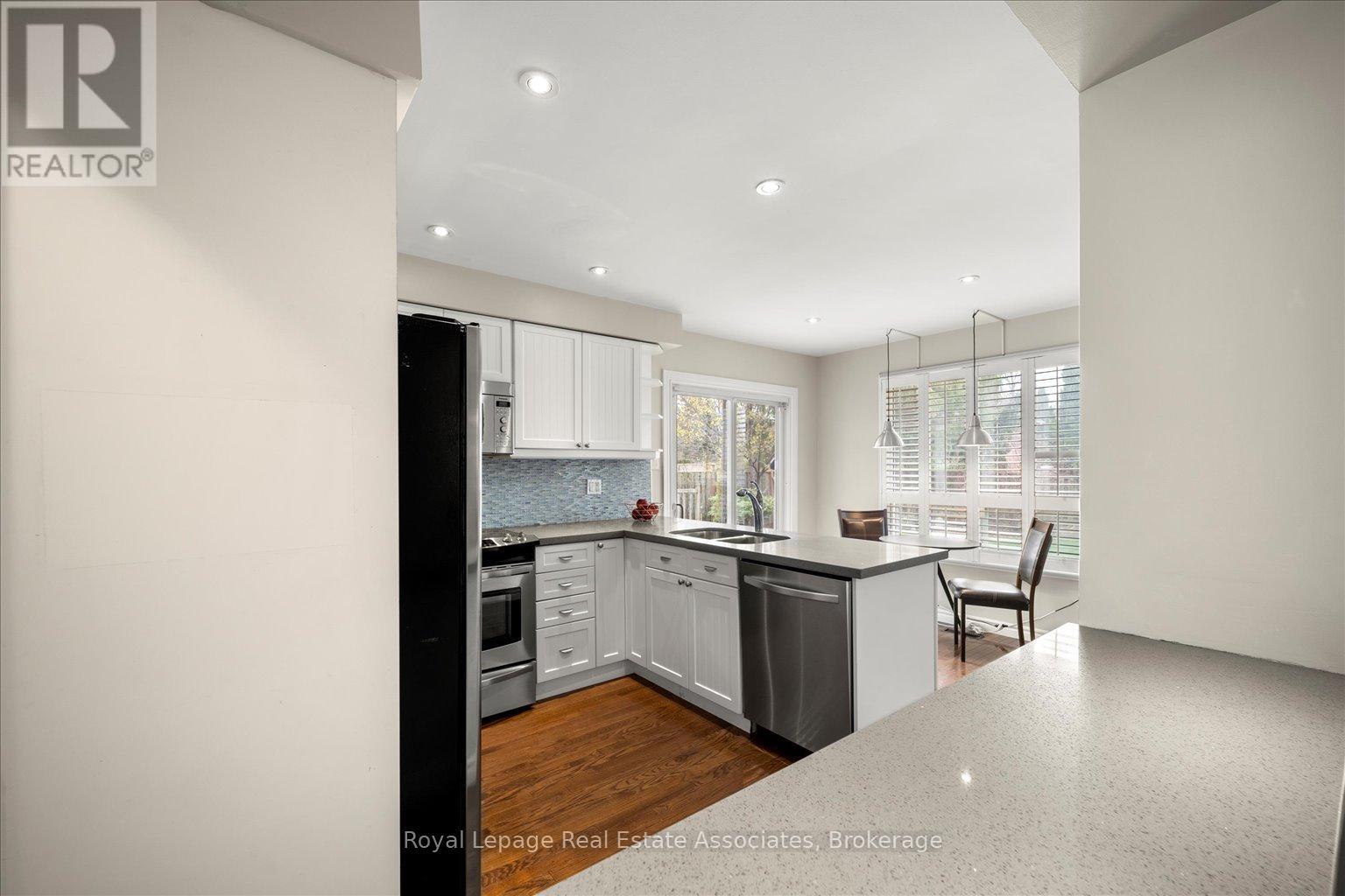 438 Claremont Crescent, Oakville, Ontario  L6J 6K1 - Photo 12 - W13430404