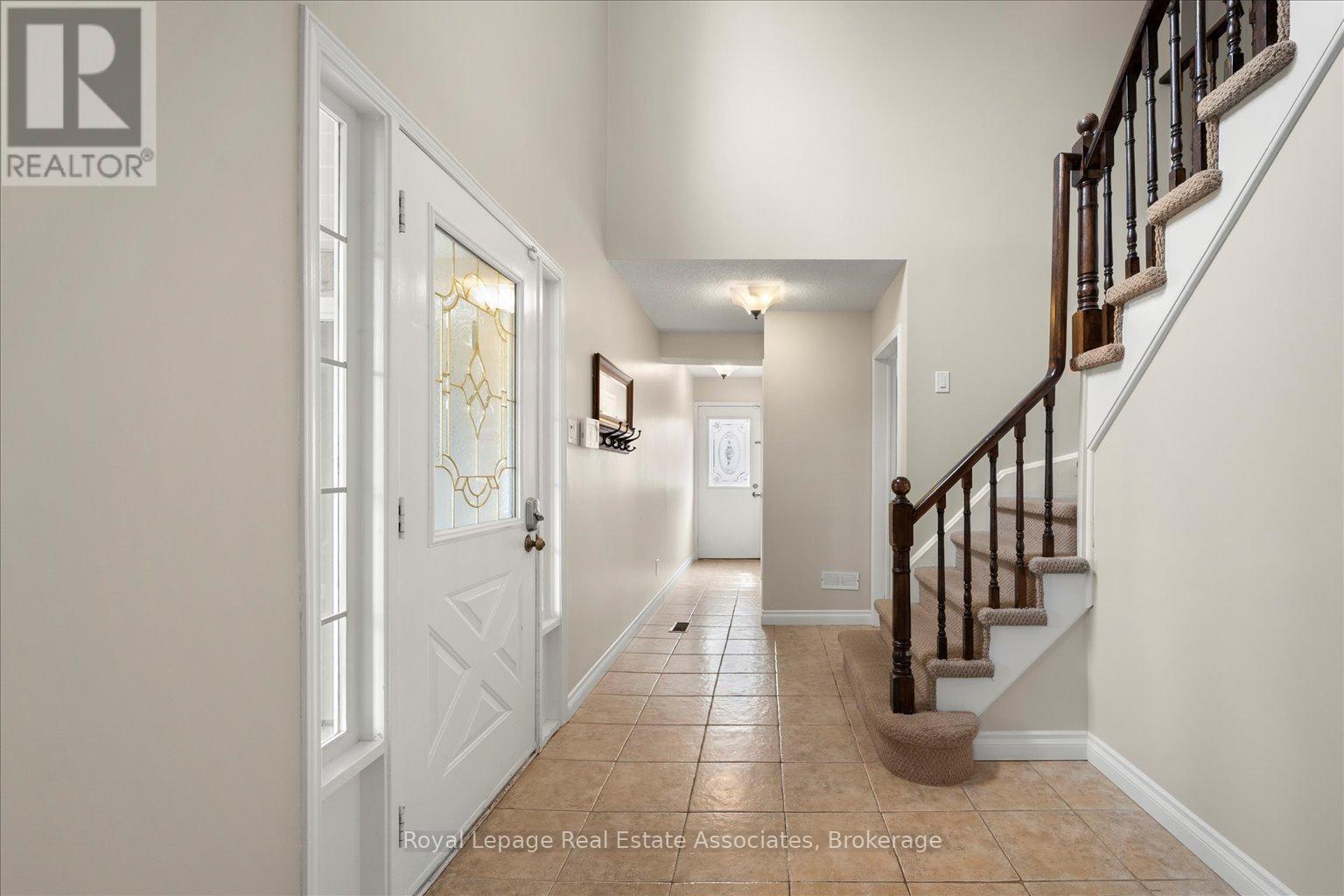 438 Claremont Crescent, Oakville, Ontario  L6J 6K1 - Photo 2 - W13430404