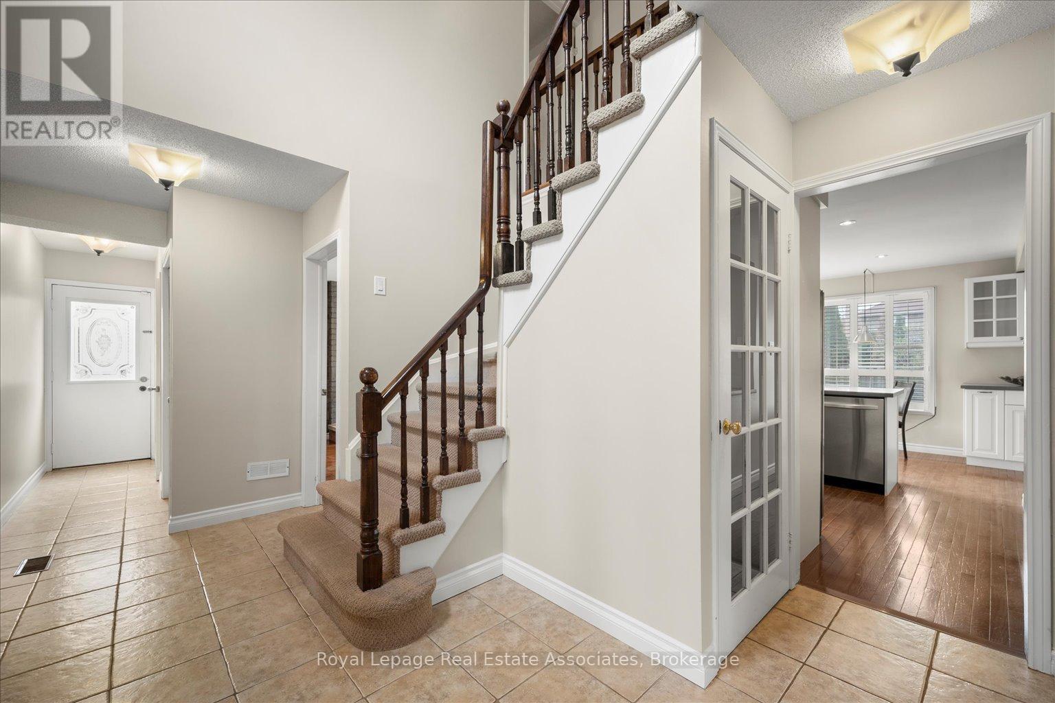 438 Claremont Crescent, Oakville, Ontario  L6J 6K1 - Photo 3 - W13430404