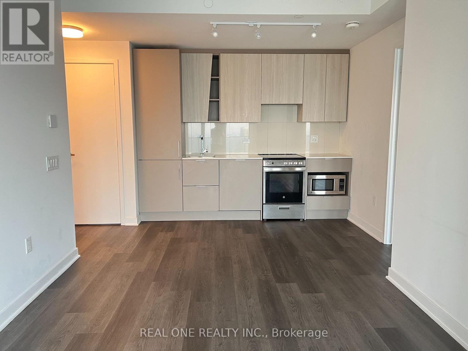 5001 - 3900 Confederation Parkway, Mississauga, Ontario  L5B 0M3 - Photo 9 - W13430418