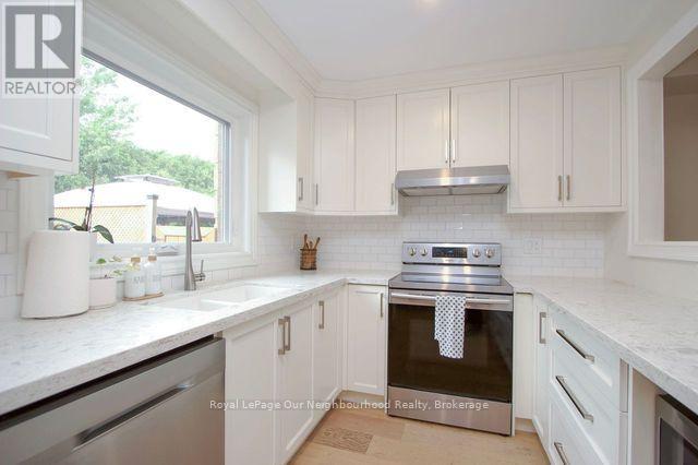 18 Threadgold Court, Whitby, Ontario  L1P 1L9 - Photo 17 - E13430496