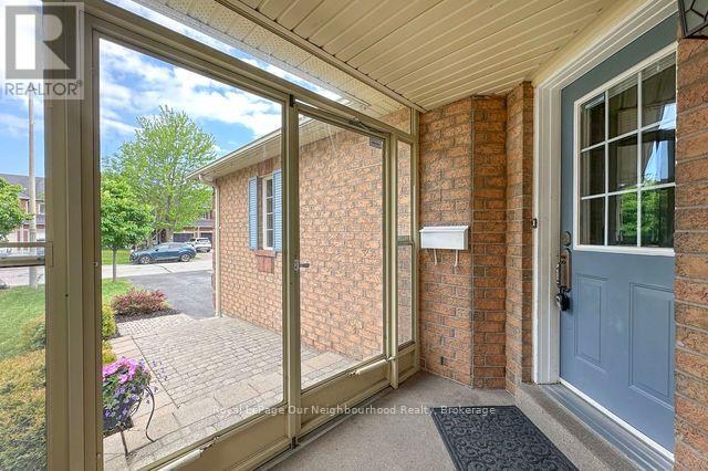 18 Threadgold Court, Whitby, Ontario  L1P 1L9 - Photo 4 - E13430496