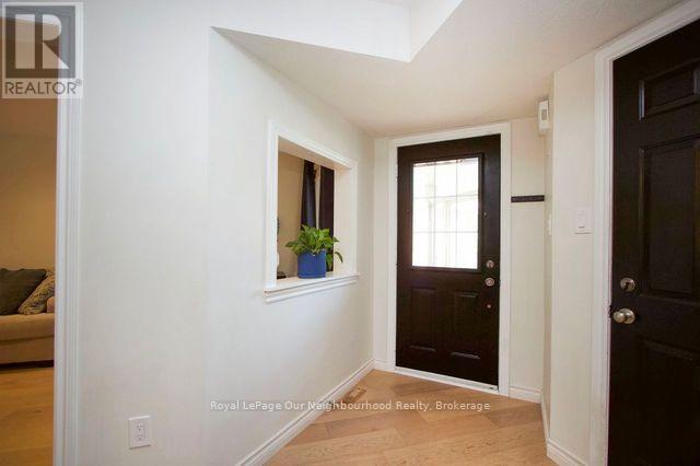 18 Threadgold Court, Whitby, Ontario  L1P 1L9 - Photo 6 - E13430496