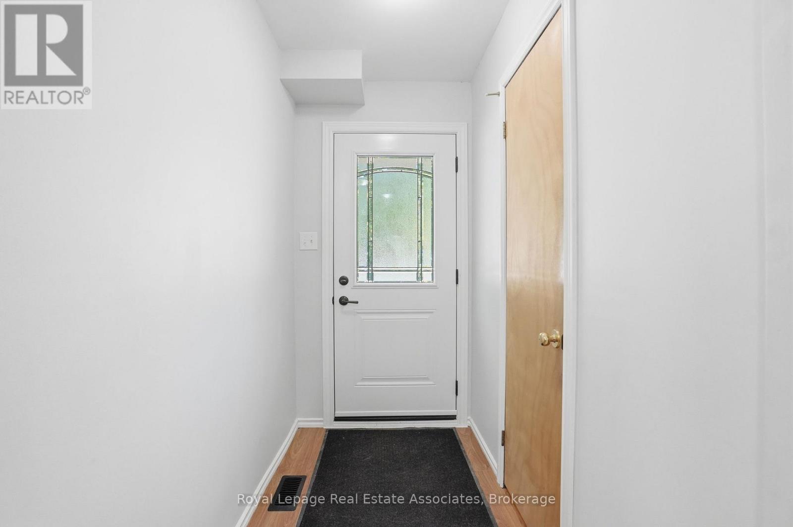 D(4) - 16d Bond Street S, Hamilton, Ontario  L9H 3H1 - Photo 4 - X13430306