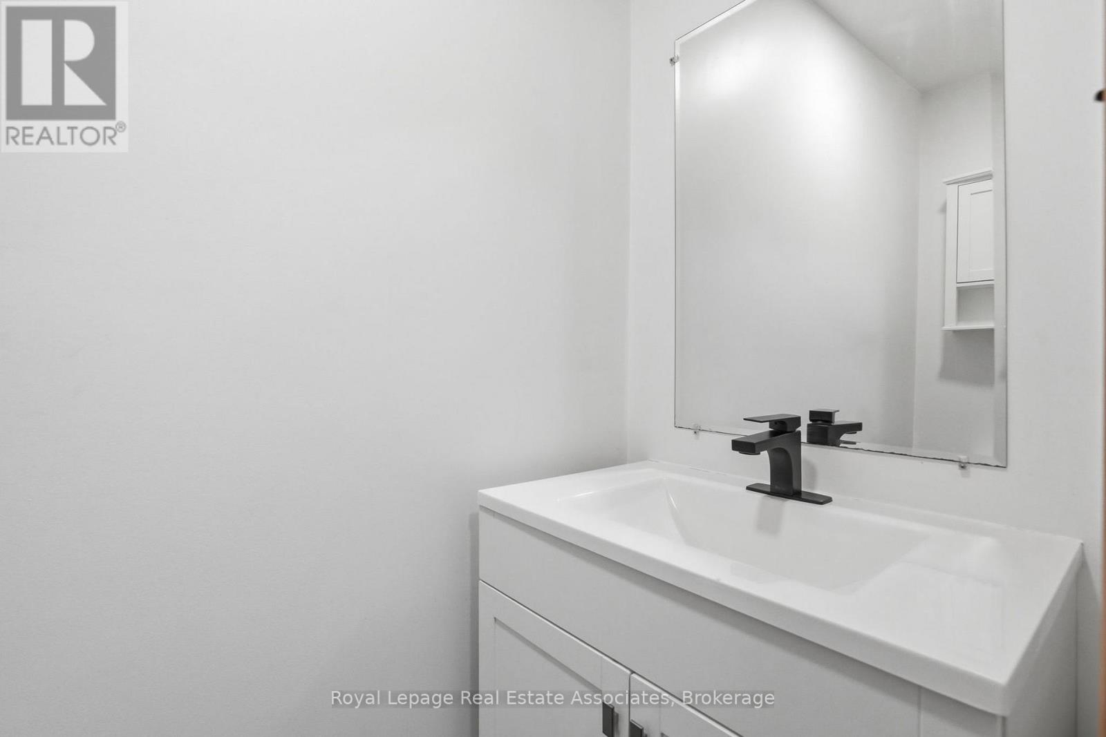 D(4) - 16d Bond Street S, Hamilton, Ontario  L9H 3H1 - Photo 7 - X13430306