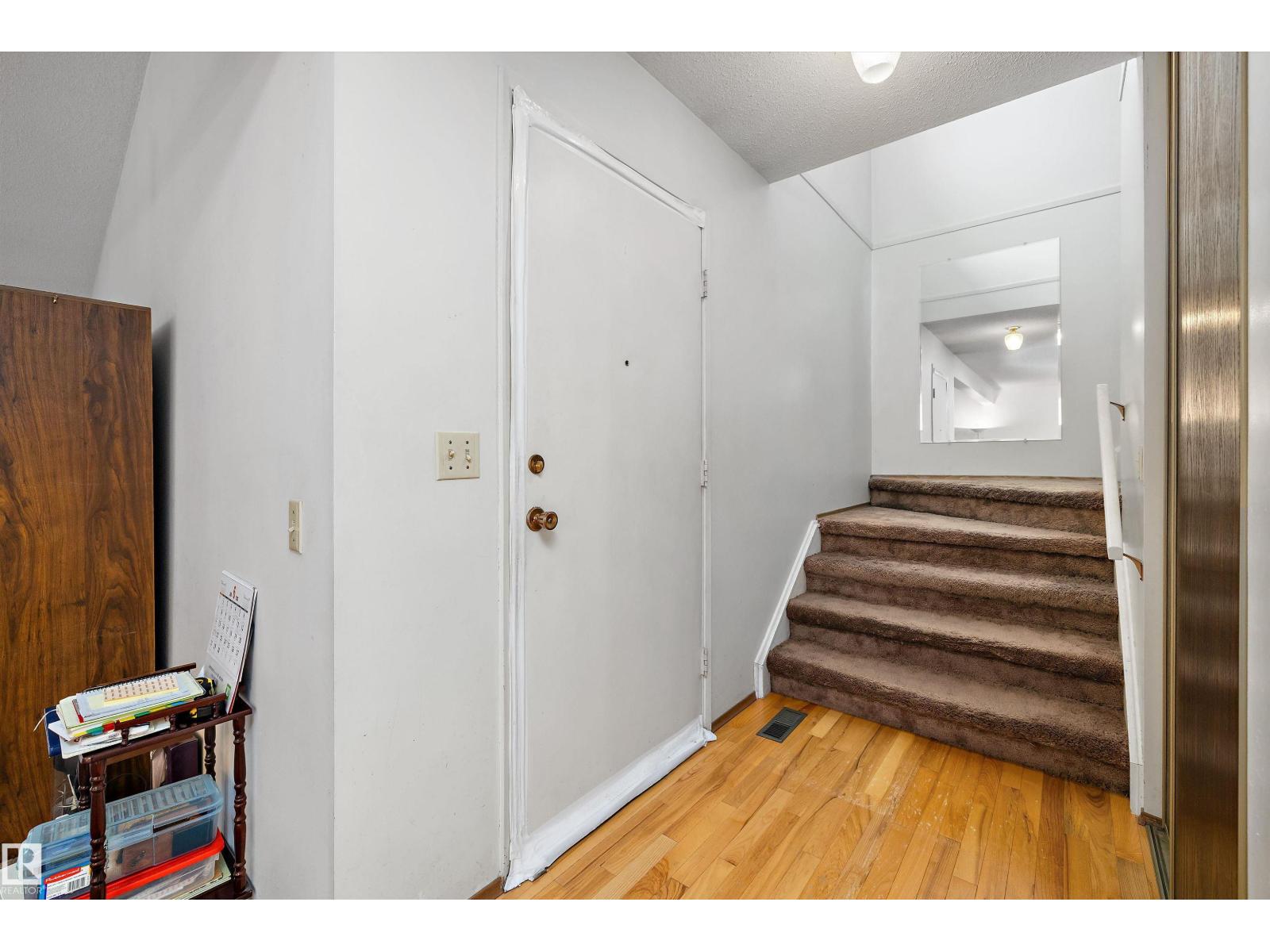 6816 40 Av NW, Edmonton, Alberta  T6K 1B4 - Photo 3 - E4492980