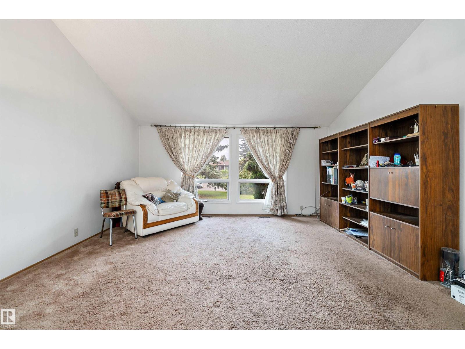 6816 40 Av NW, Edmonton, Alberta  T6K 1B4 - Photo 5 - E4492980
