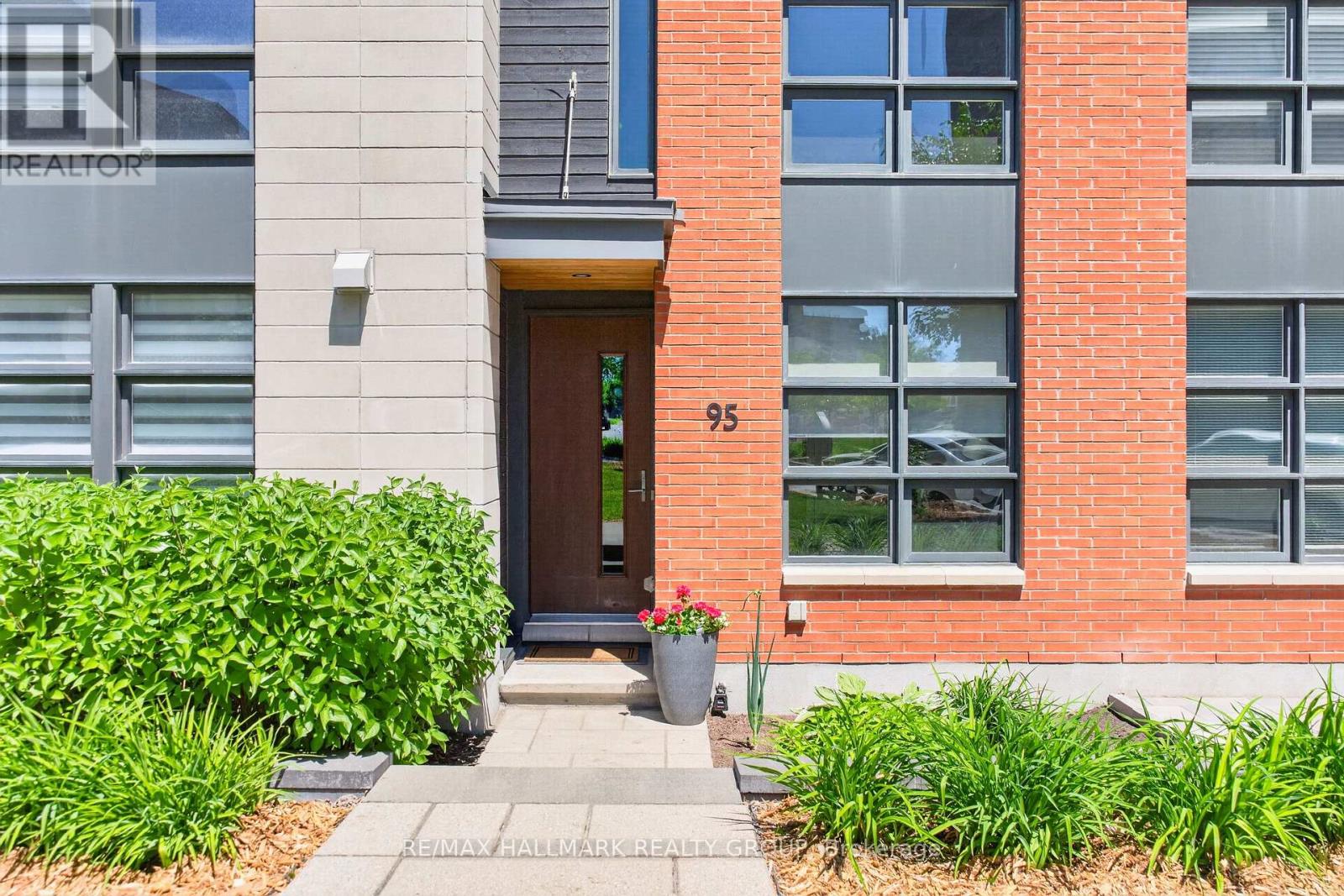 95 Oblats Avenue, Ottawa, Ontario  K1S 5W1 - Photo 3 - X13430836