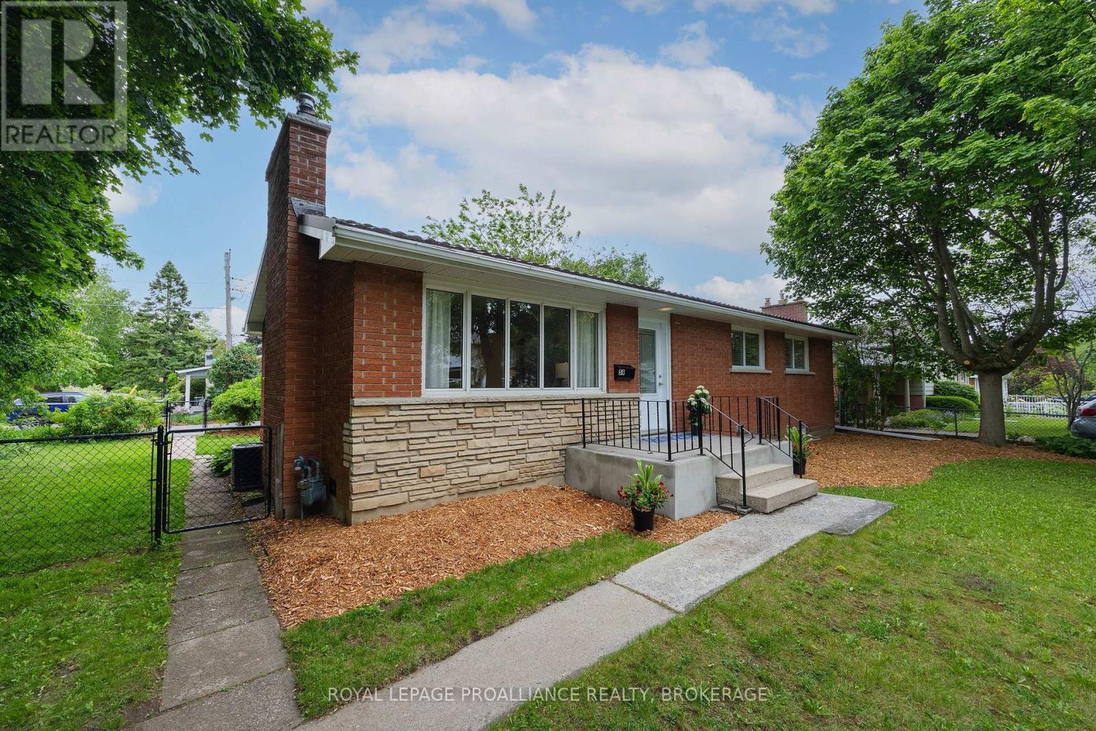 59 Metcalfe Avenue, Kingston, Ontario  K7M 2W7 - Photo 4 - X13430878