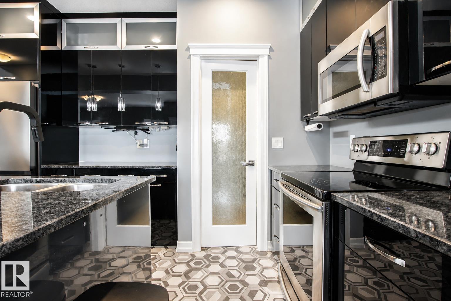 3334 Hilton Cr NW, Edmonton, Alberta  T6M 0N5 - Photo 11 - E4492987