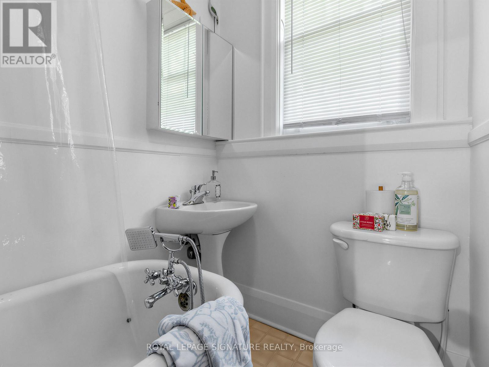 5 Watford Avenue, Toronto, Ontario  M6C 1G4 - Photo 18 - C13430754