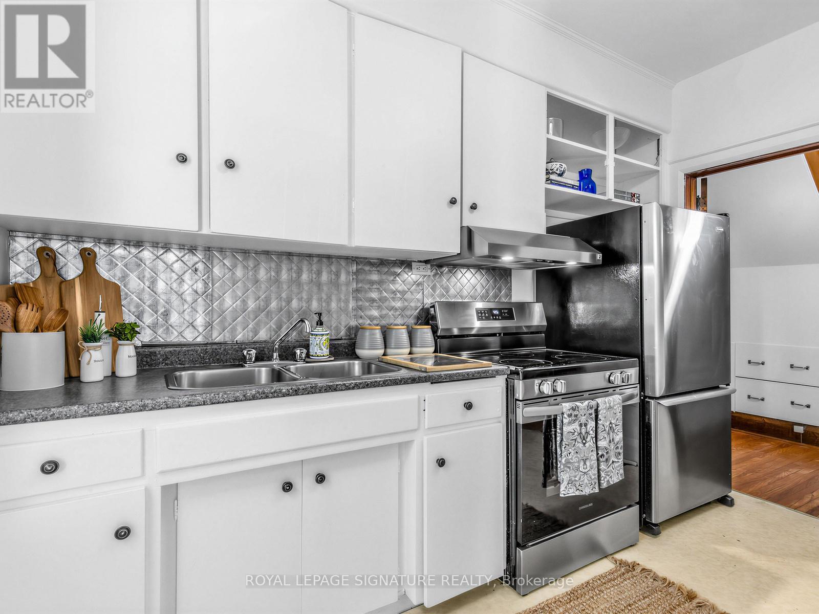 5 Watford Avenue, Toronto, Ontario  M6C 1G4 - Photo 8 - C13430754