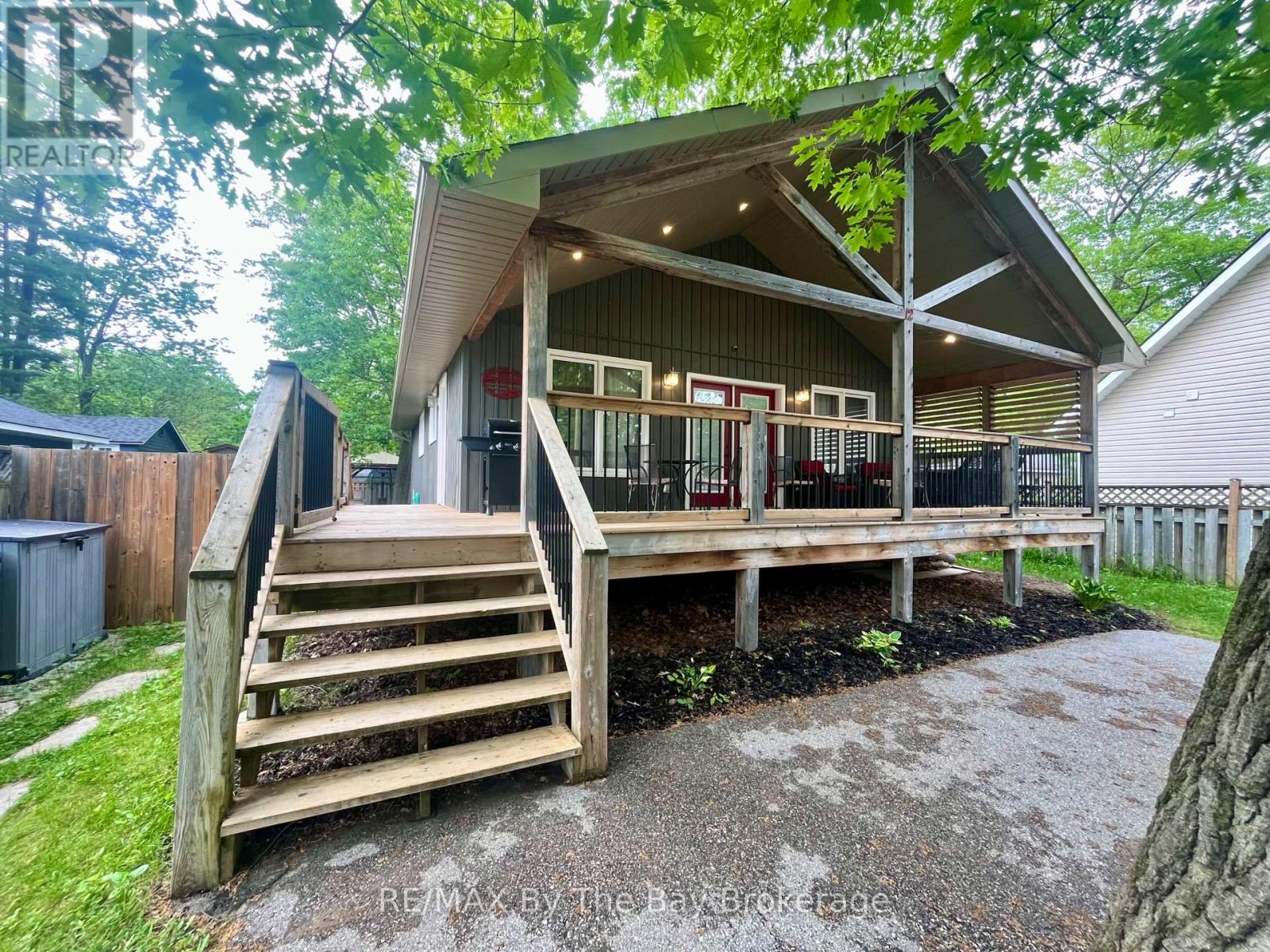12 5th Lane, Wasaga Beach, Ontario  L9Z 2E9 - Photo 2 - S13128502