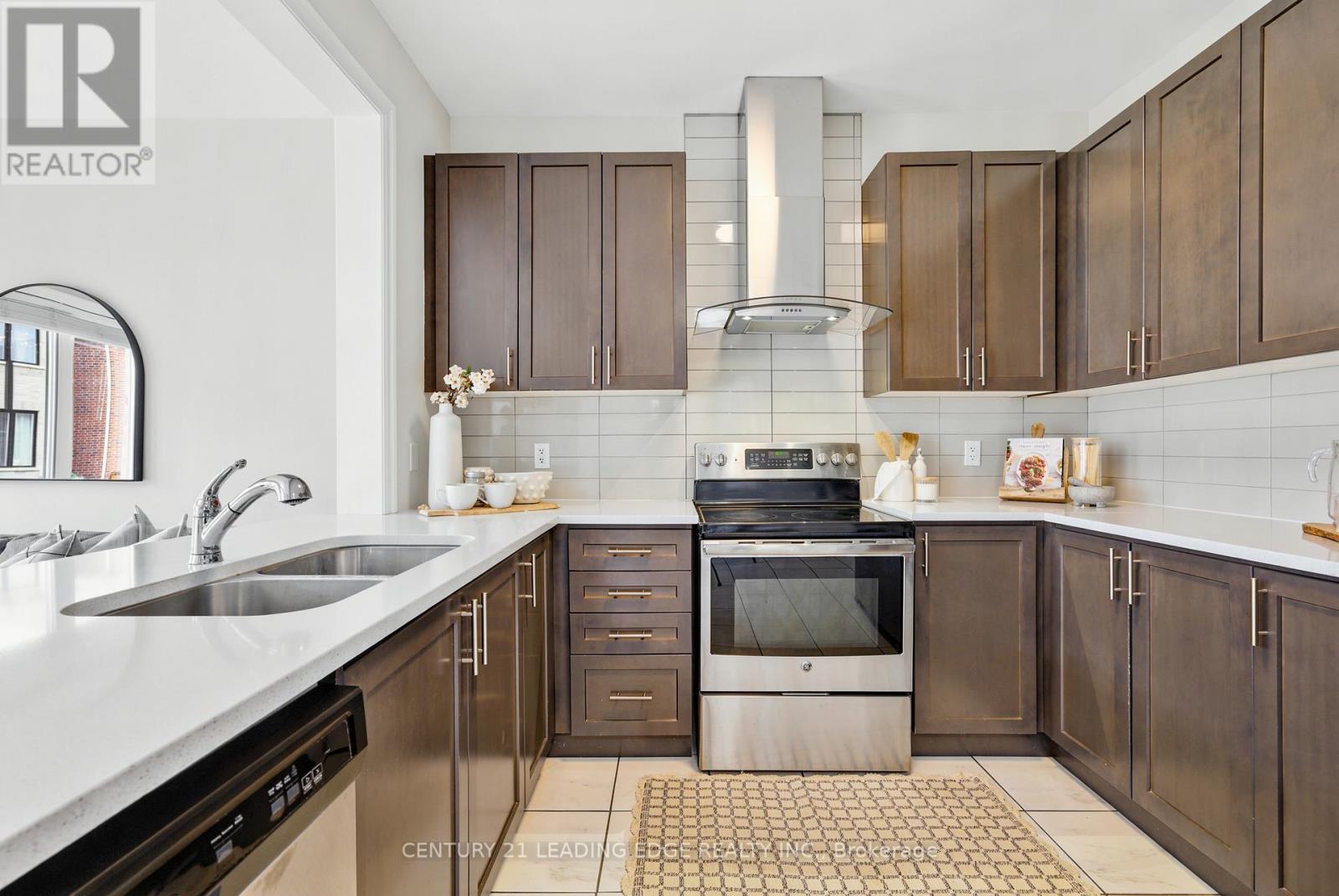 27 Christine Elliott Avenue, Whitby, Ontario  L1P 0B8 - Photo 11 - E13430672