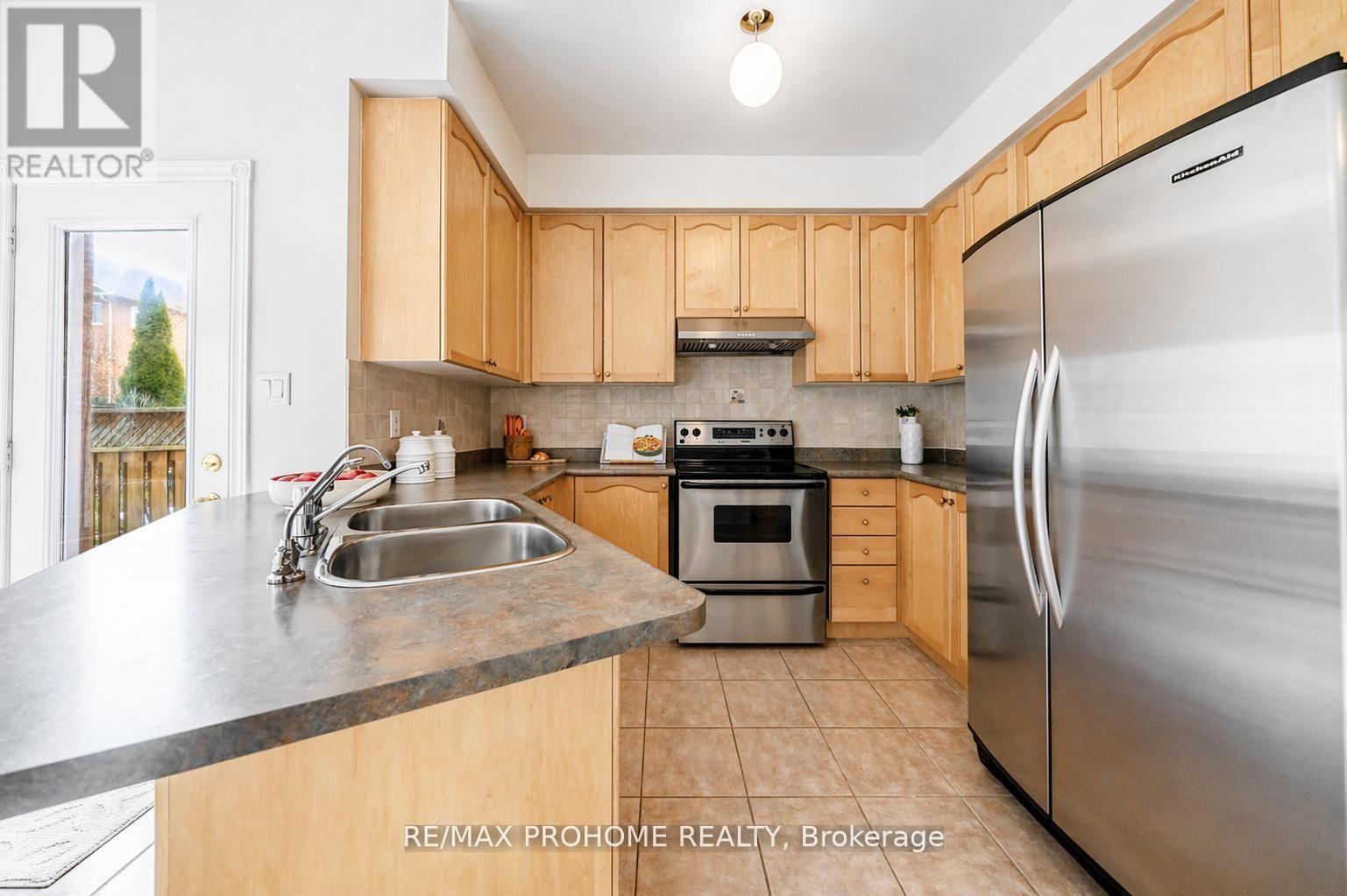 34 Inverhuron Street, Richmond Hill, Ontario  L4E 4H2 - Photo 14 - N13430546