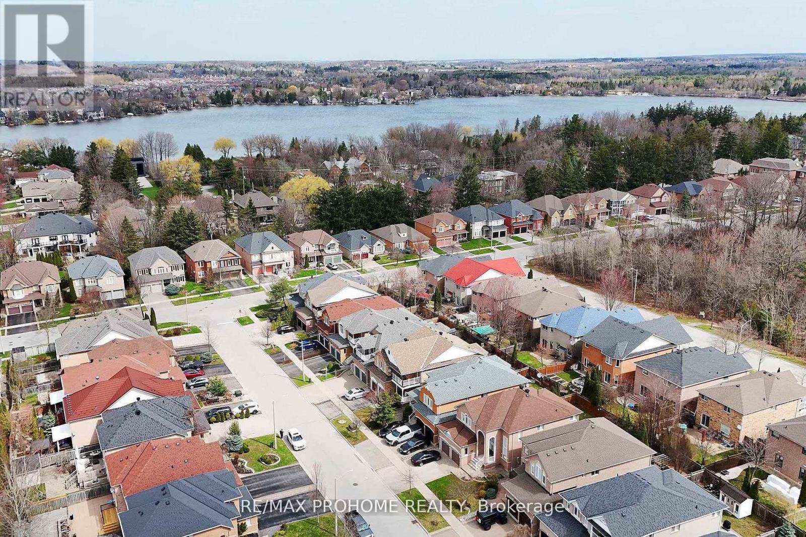 34 Inverhuron Street, Richmond Hill, Ontario  L4E 4H2 - Photo 2 - N13430546