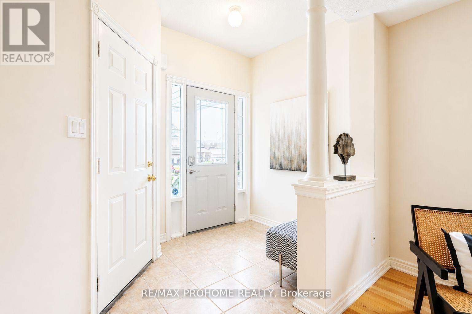 34 Inverhuron Street, Richmond Hill, Ontario  L4E 4H2 - Photo 4 - N13430546