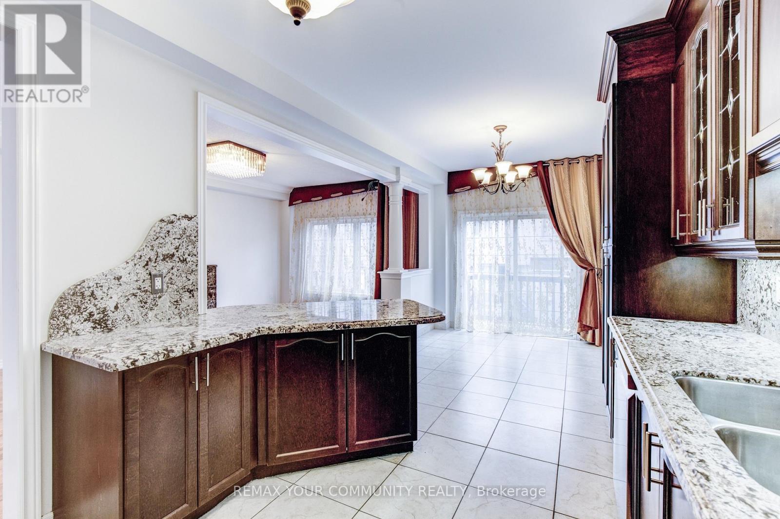 26 Yarden Drive, Vaughan, Ontario  L6A 0W2 - Photo 12 - N13430574