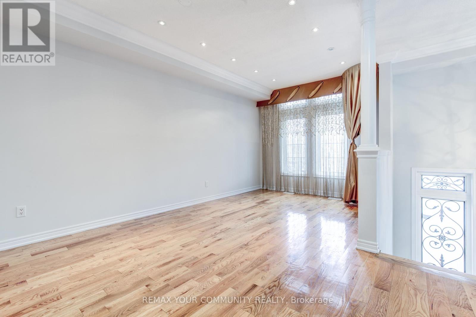 26 Yarden Drive, Vaughan, Ontario  L6A 0W2 - Photo 5 - N13430574