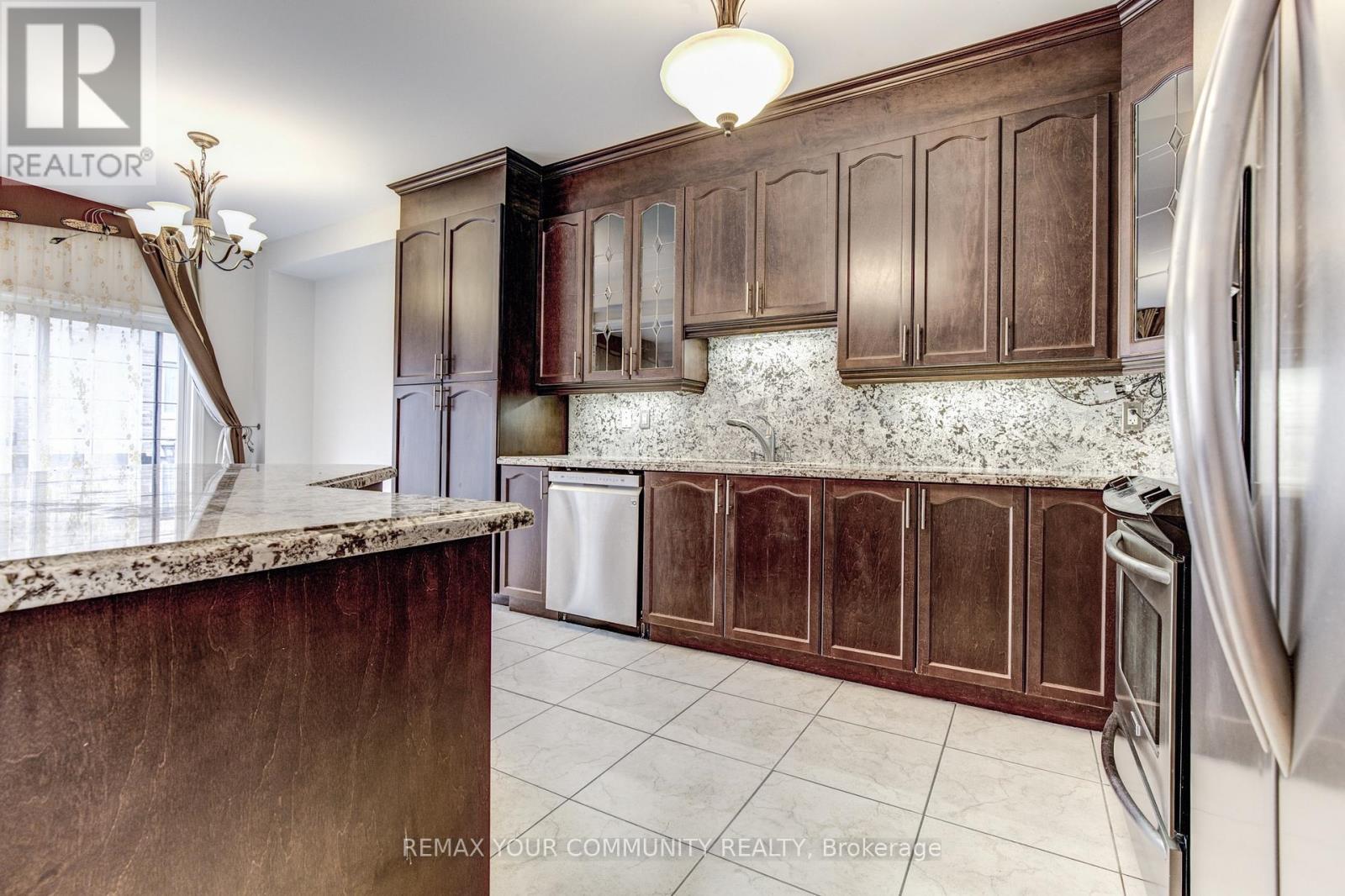 26 Yarden Drive, Vaughan, Ontario  L6A 0W2 - Photo 7 - N13430574