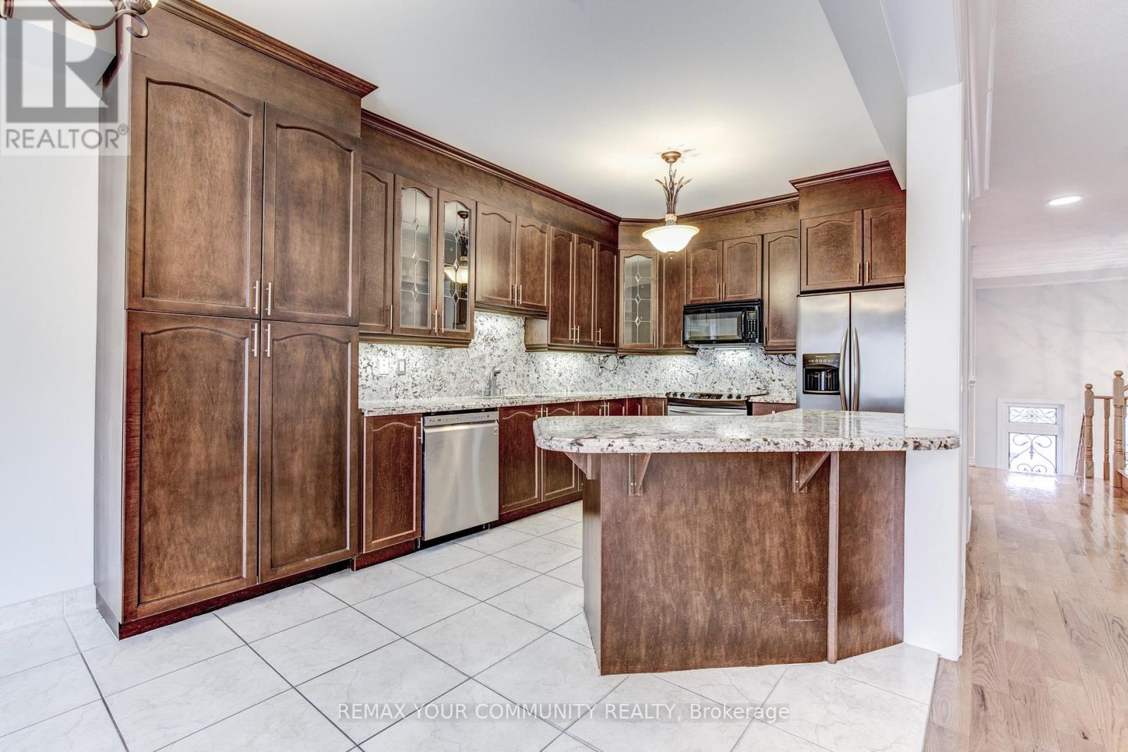 26 Yarden Drive, Vaughan, Ontario  L6A 0W2 - Photo 8 - N13430574