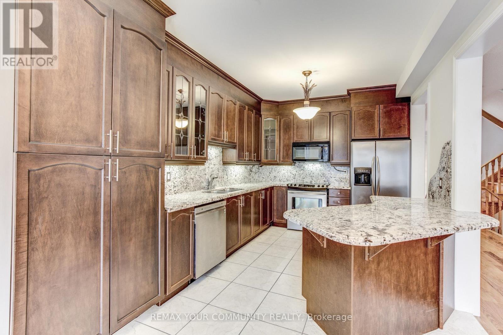 26 Yarden Drive, Vaughan, Ontario  L6A 0W2 - Photo 9 - N13430574