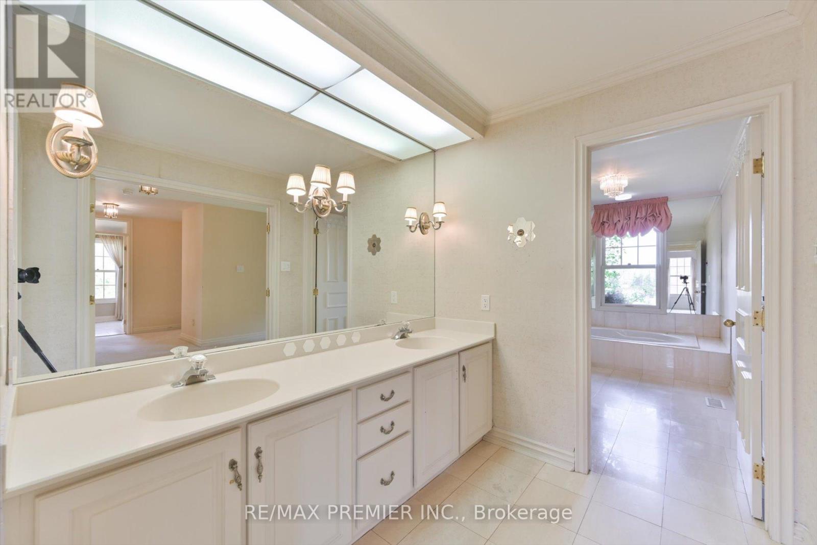 25 Highgrove Crescent, Richmond Hill, Ontario  L4C 7W9 - Photo 19 - N13430738