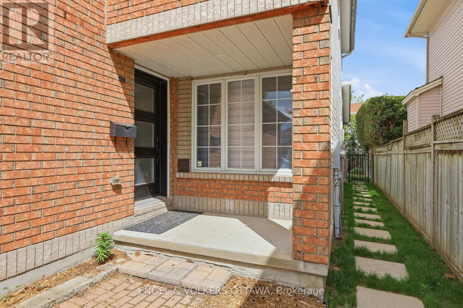 1033 Como Crescent, Ottawa, Ontario  K4A 3Z5 - Photo 2 - X13431068